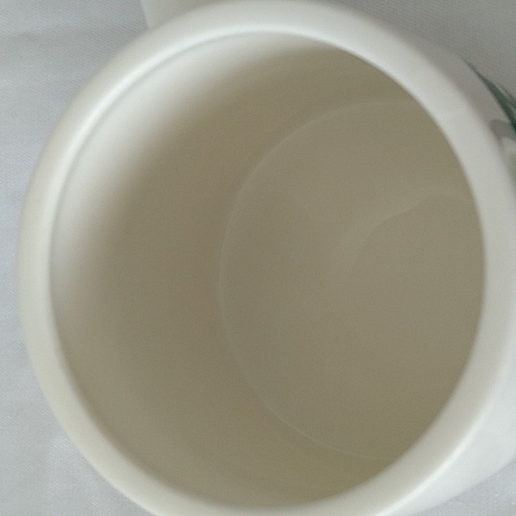 COPY - Starbucks Mug with Lid - Picture 5 of 8